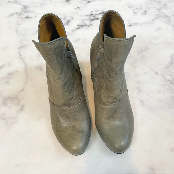 Colleen Cordero Gray Chunky Heel Leather Booties - Picture 3 of 10